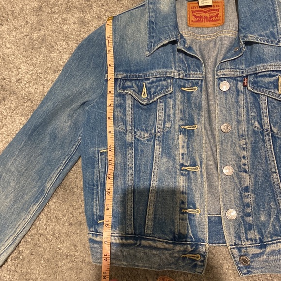 Classic Levi’s cropped denim jacket - Picture 7 of 7